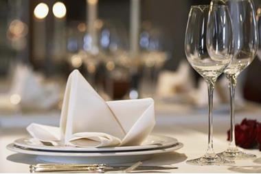 السياحة تعمم بعدم خروج موظفي المطاعم