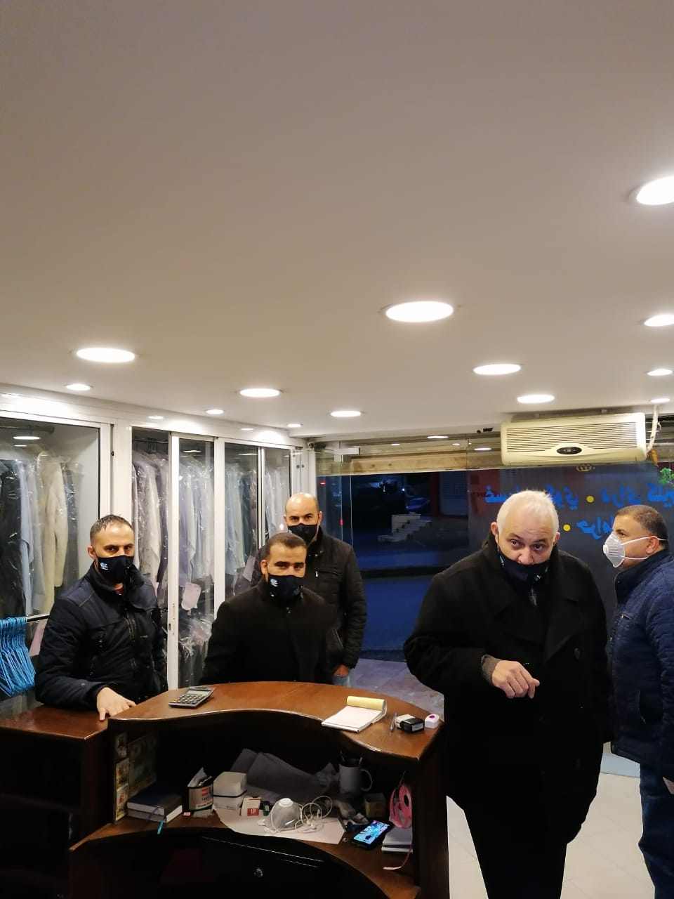 وزارة العمل تواصل حملاتها التفتيشية وتغلق