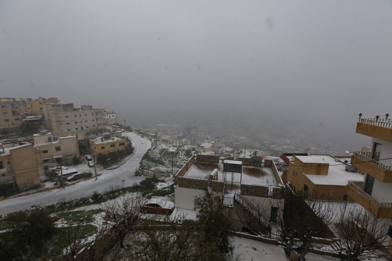 ثلوج في وادي موسى (صور)