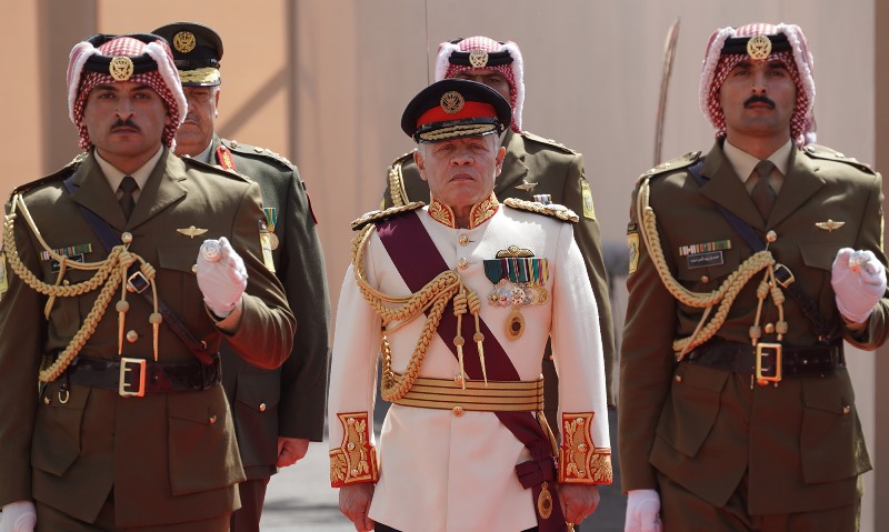 الملك: اليوم أرى أحفادهم من حملة