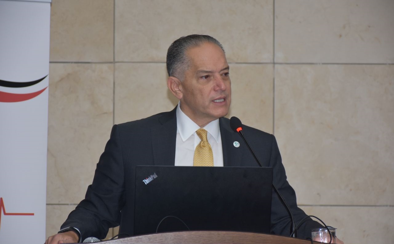 أمجد العريان يتبرع بـ 1634 1632%