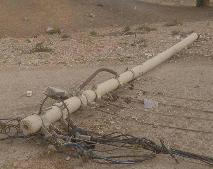 الرياح الشديدة تقتلع اشجارا واعمدة جنوب