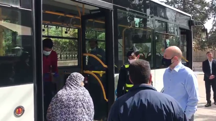 الرزاز يتفقد آلية توزيع الخبز (فيديو)