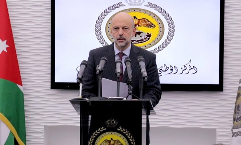 الرزاز يعلن آلية فتح المحلات الصغيرة