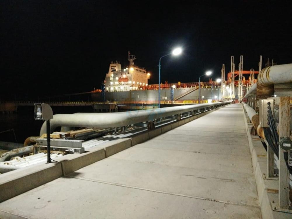 4 بواخر نفط ترسو في ميناء