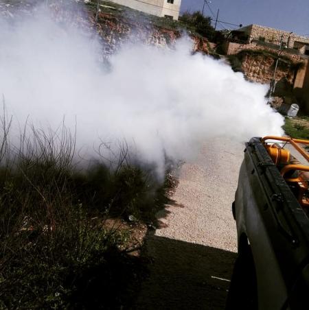 بلدية العارضة تباشر بحملة تعقيم المركبات