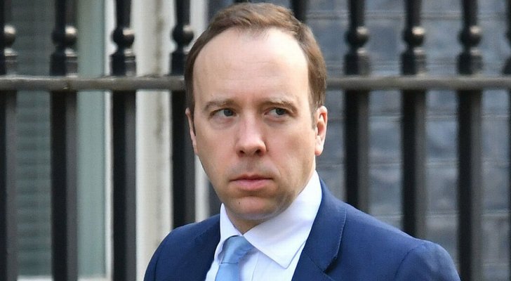 وزير الصحة البريطاني يصارح الشعب بإصابته