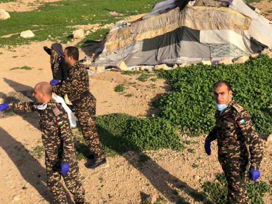 طرود غذائية على الأسر الفقيرة من