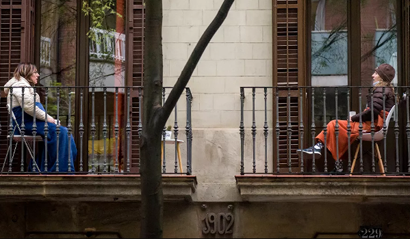 نصف سكان العالم يلزمون منازلهم بسبب