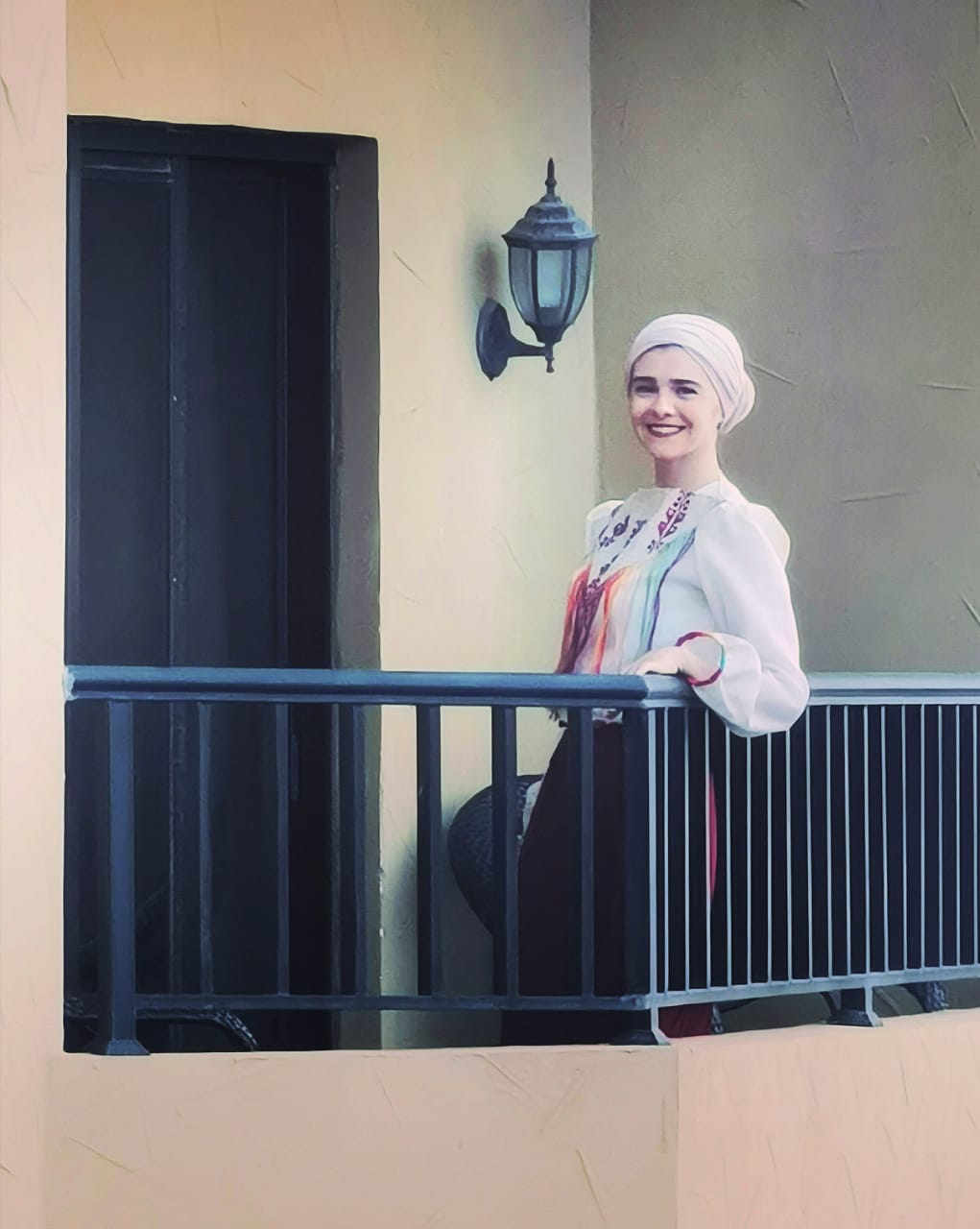 مصممة أزياء ومذيع ومدير شركة إنتاج