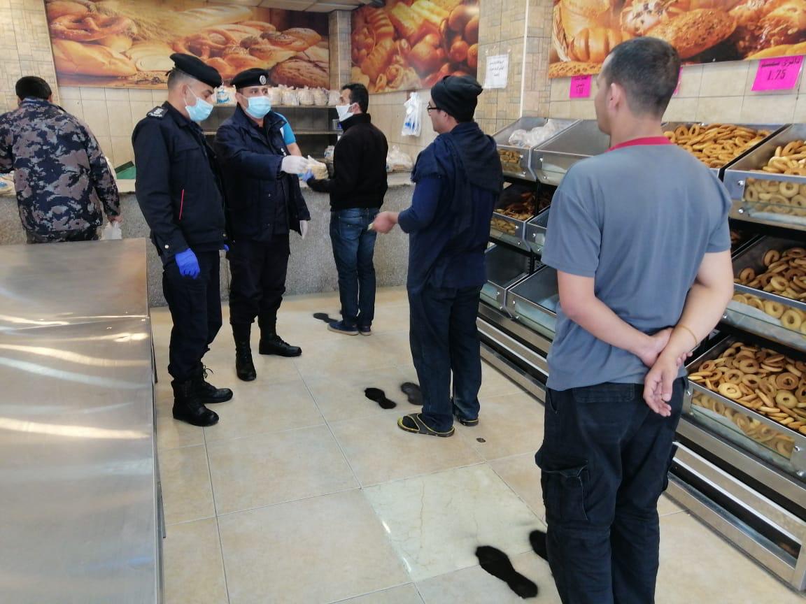 الشرطة المجتمعية تواصل تنفيذ مبادرة (مسافة