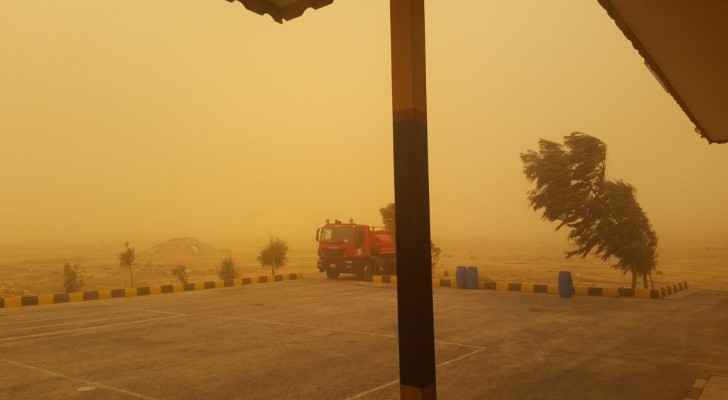 انعدام للرؤية على الطريق الصحراوي بسبب