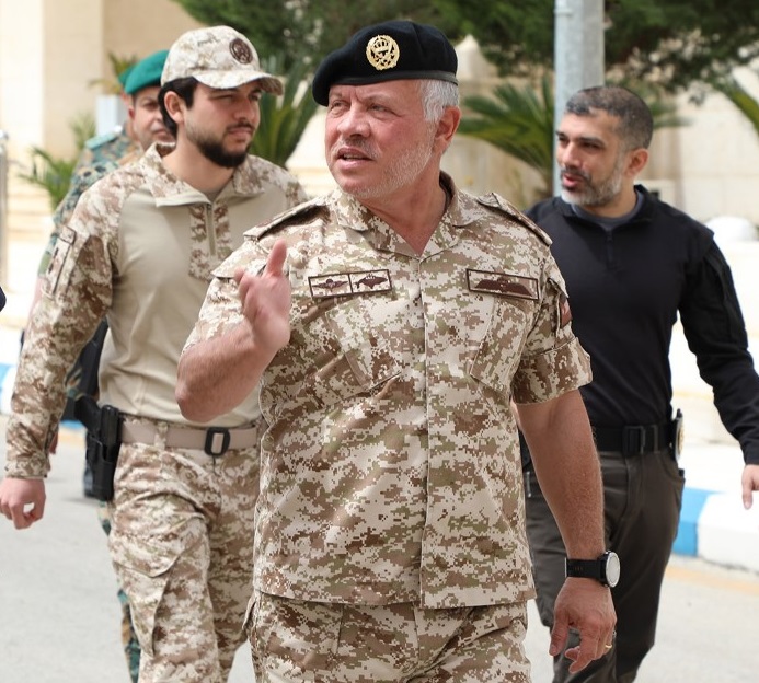 في حضرة عين الملك.. انظروا وهو