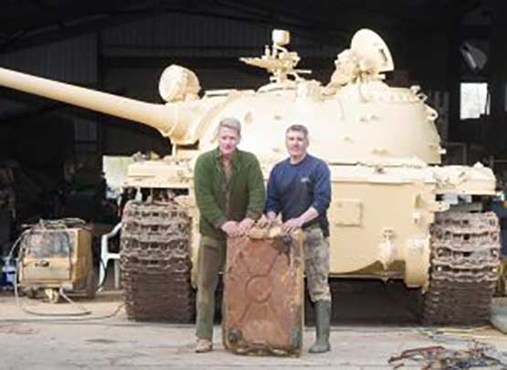 فيديو| لحظة استخراج تاجر الخردة البريطاني