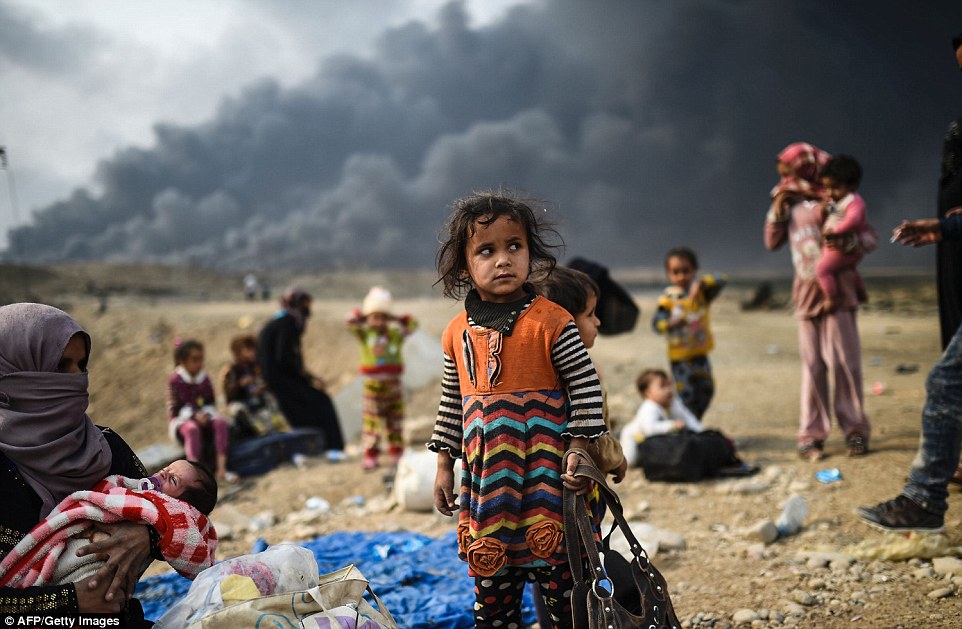 وفاة العشرات من الاطفال في مخيمات
