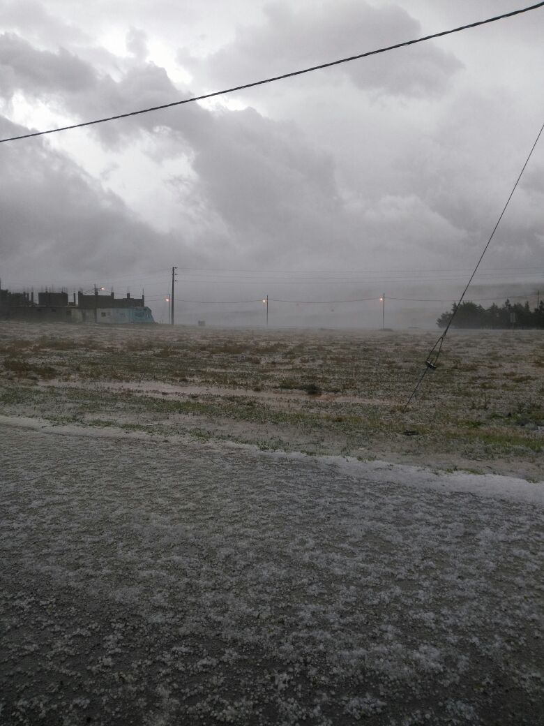 تساقط غزير للأمطار والبرد مع رياح