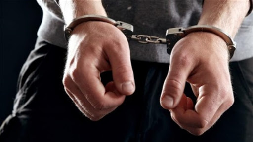 محافظ إربد يوقف مطربا شعبيا خالف