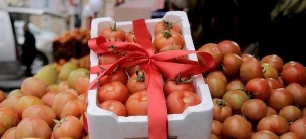 توزيع شاحنة خضار على مناطق في