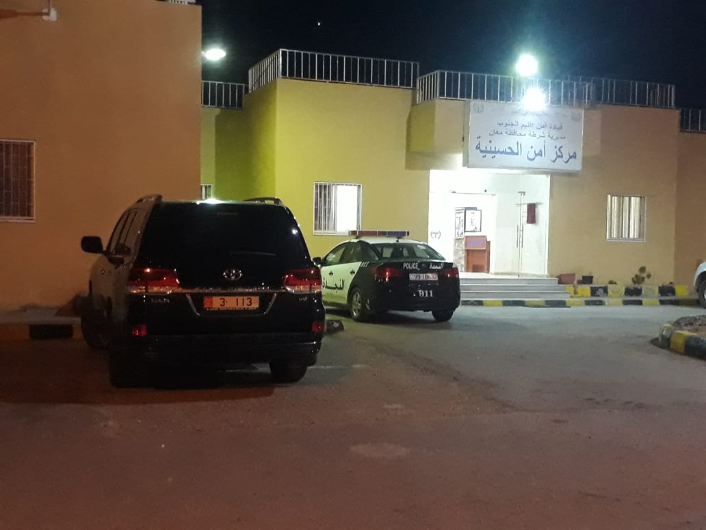 شاهد.. سيارتا النائبين البكار والفايز في