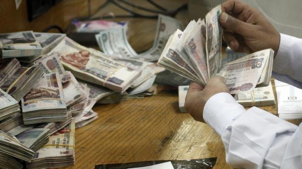 207 ملايين دولار مستحقات ومعاشات وتحويلات