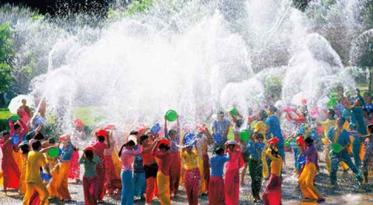 بالفيديو .. تايلند ترقص بأكبر مهرجان