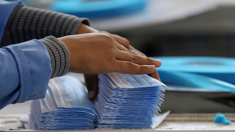 الكمامات شغل ألمانيا الشاغل في الوقت