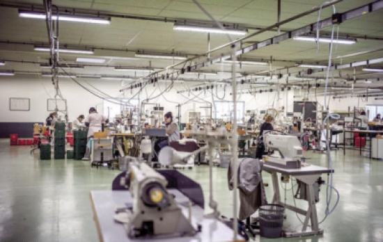 القادري: السماح لبعض مصانع الألبسة بالعمل