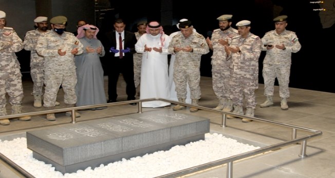 8203 وفد عسكري قطري يزور صرح