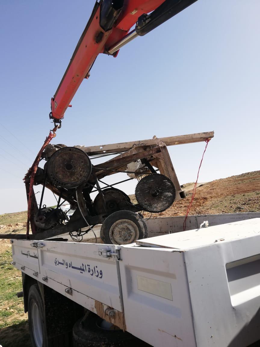 المياه: ضبط حفارة كهربائية مخالفة وردم