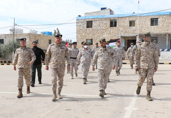 الحنيطي يزور اتصالات القيادة العامة والتوجيه