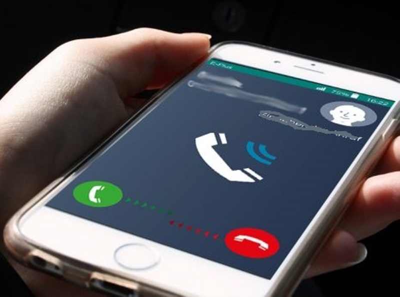 وزير أردني يتلقى أغرب اتصال في