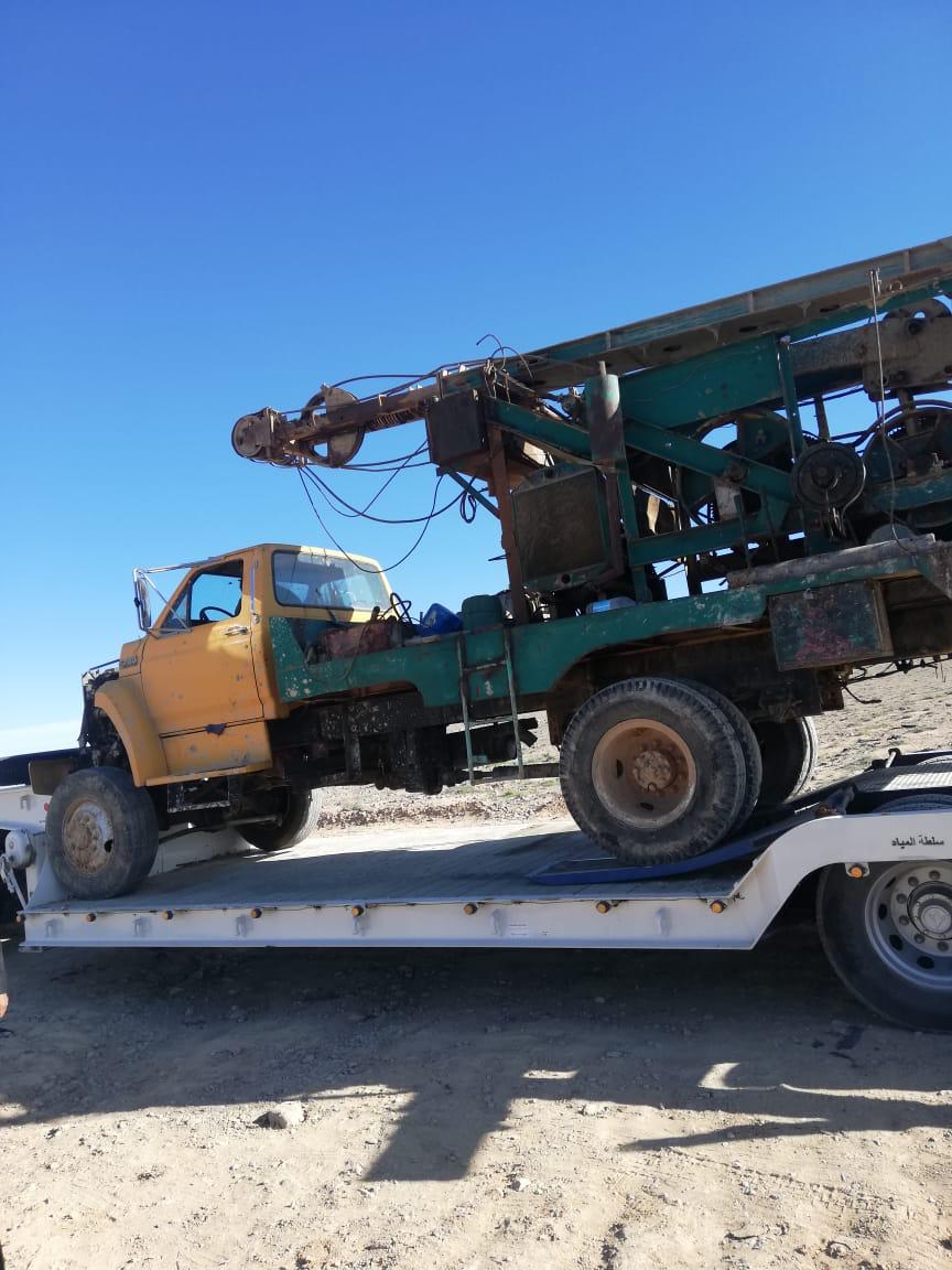 ضبط حفارة مخالفة.. وتوقيف (4) اشخاص