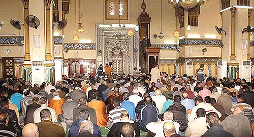 مسنّ يقول لخطيب الجمعة: ما عندك