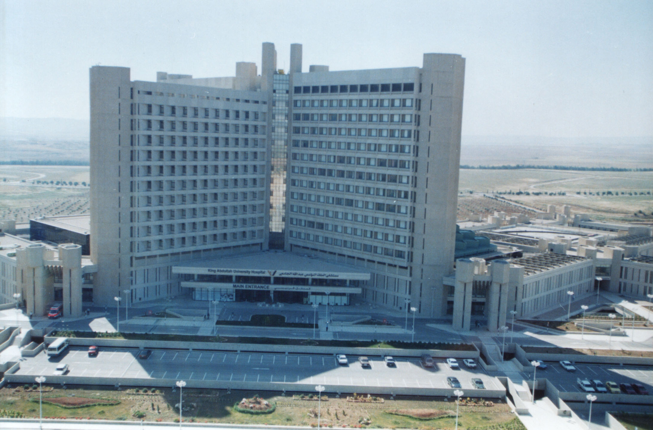 مستشفى الملك المؤسس ينفي وفاة موظف