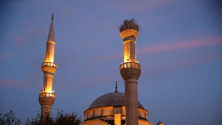 هل يمنع كورونا المسلمين من الصوم