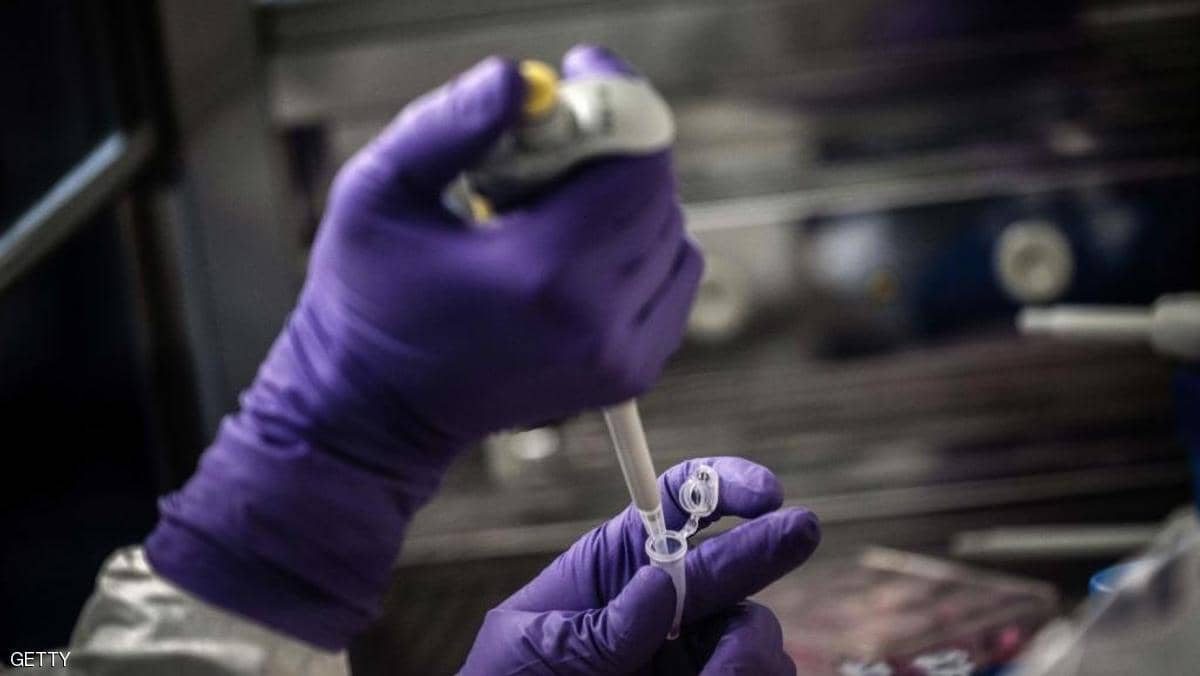 العالم يسابق الزمن.. 7 لقاحات تجريبية