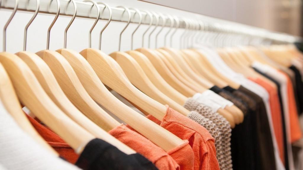 قطاع الألبسة يطالب بالعودة للعمل لبيع