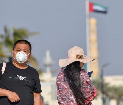 الإمارات تمدد إقامة الوافدين حتى نهاية