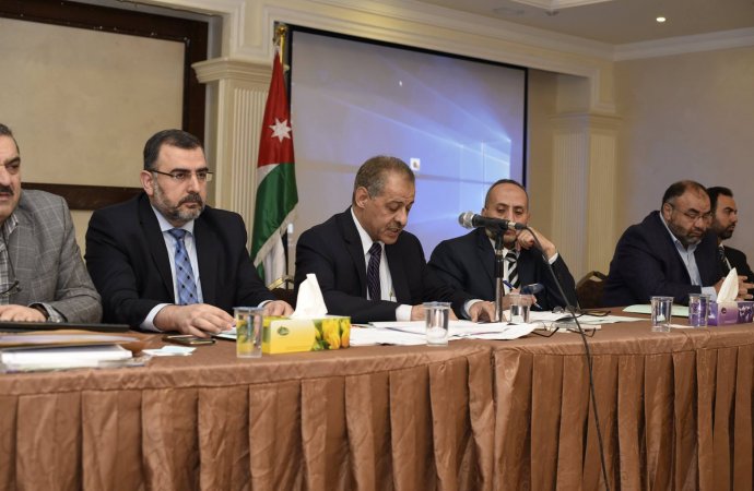 ’الأطباء‘ تعد لائحة أجور طبية جديدة