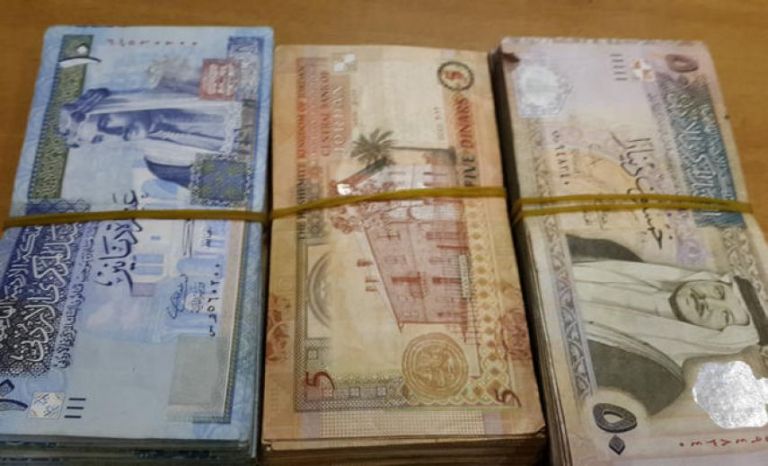 32 الف دينار من موظفي وزارة