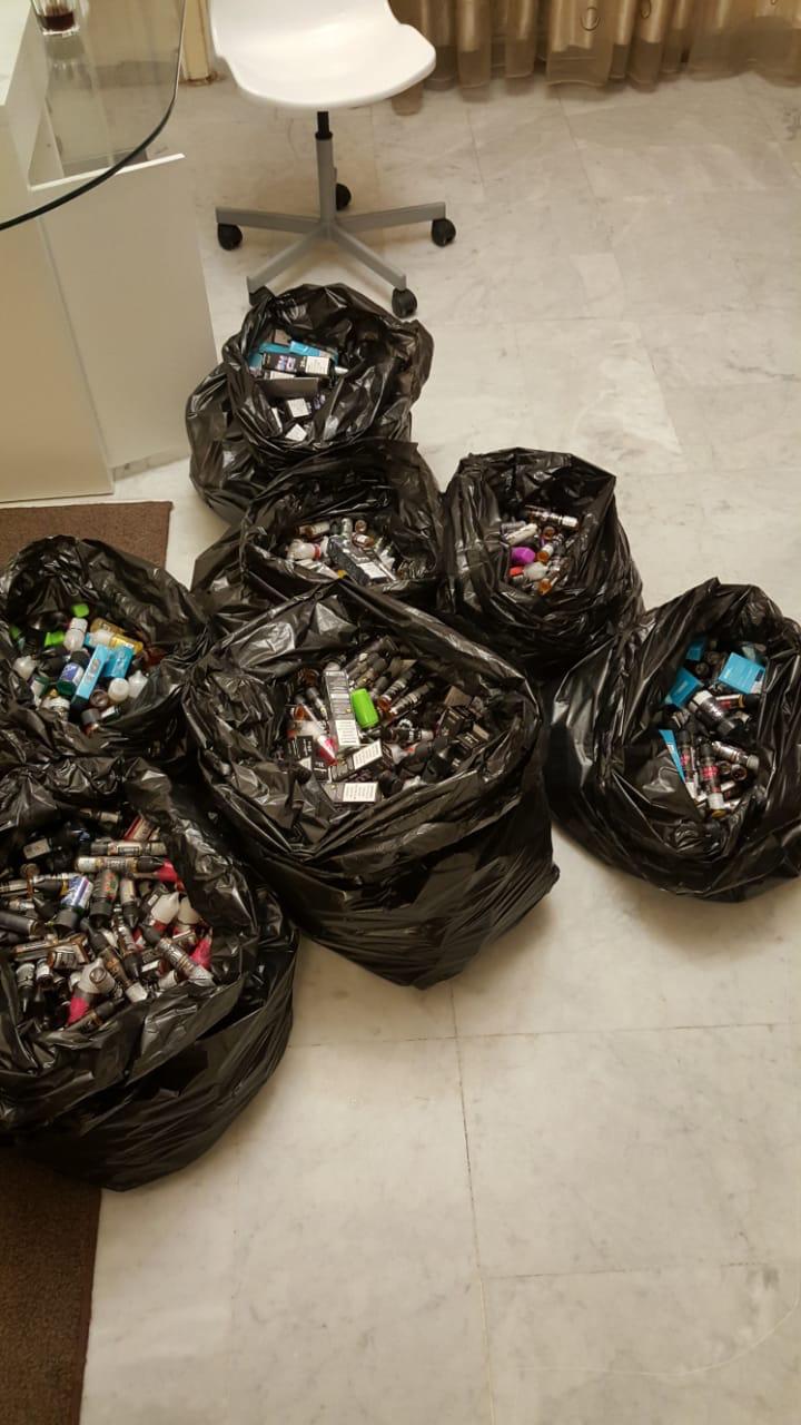 الجمارك تحبط تهريب 1600 سيجارة الكترونية