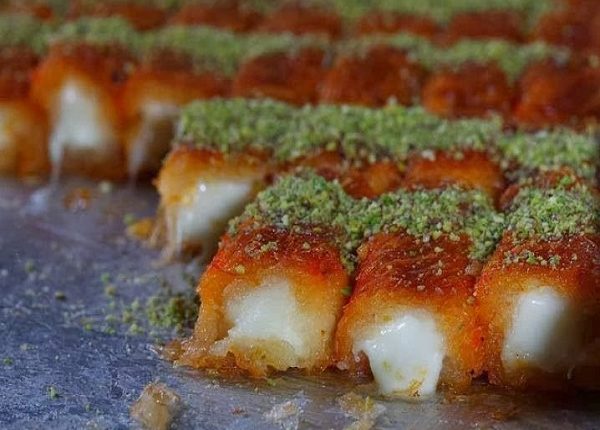 قطاع الحلويات يطالب باستئناف أعماله