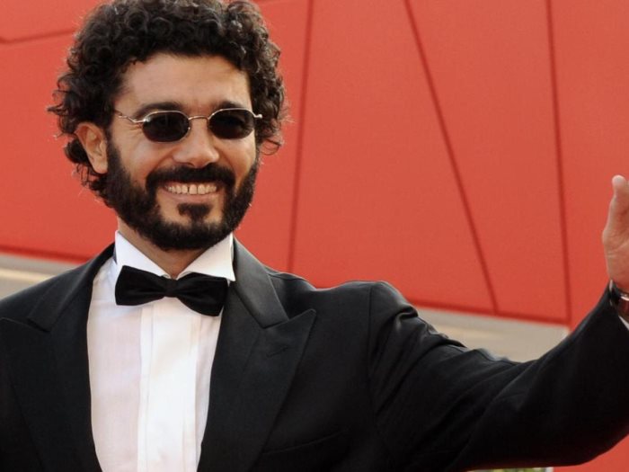 خالد النبوي يلمح إلى اعتزاله في