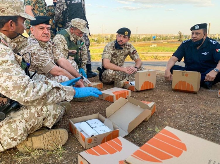 ولي العهد يزور احدى نقاط التفتيش