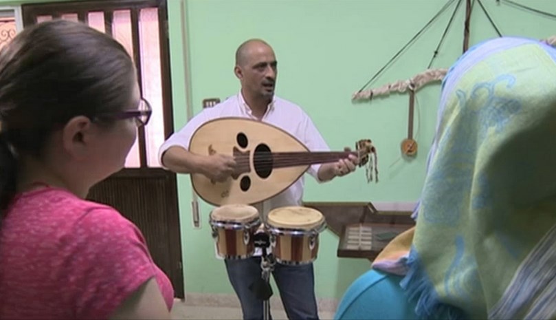 المغيرة عياد.. . يعزف لمرضى السرطان