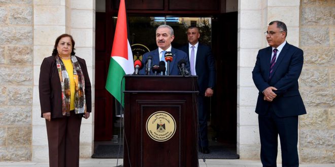 رئيس وزراء فلسطين يوبخ متحدث الحكومة: