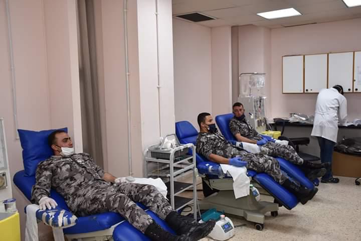 الأمن العام يواصل التبرع بالدم في