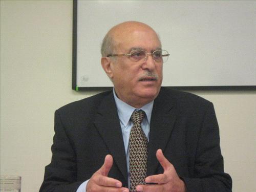 وزير الإعلام الأسبق ينتقد اجراءات اصدار