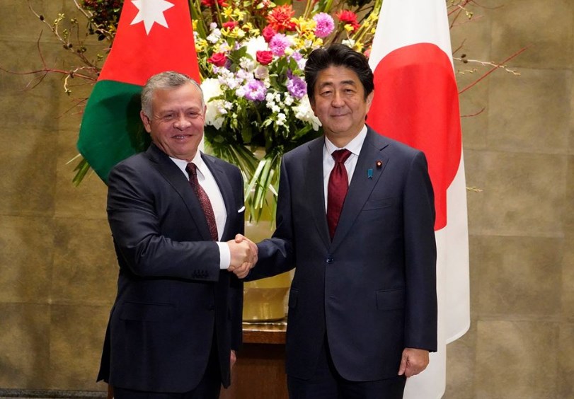 الملك وشينزو آبي يؤكدان أهمية استمرار