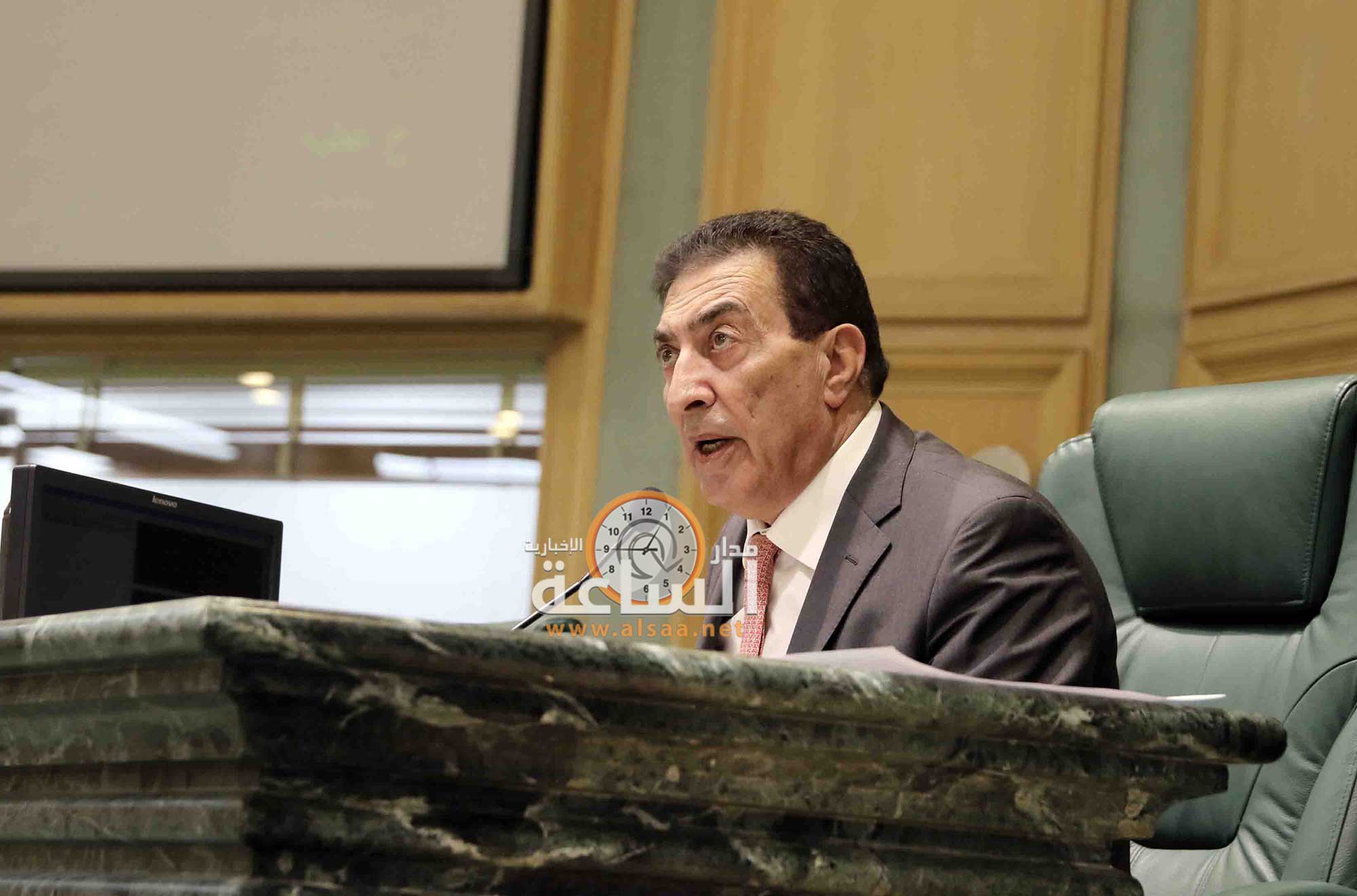 الطراونة يطلب شطب ’كف وكفين‘ من